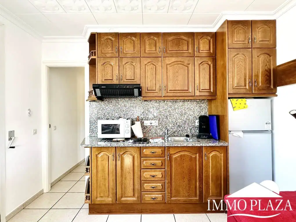 Magnífica villa al canal de 4 dormitorios, con gran piscina, garaje, parking privado y amarre de 15m – Empuriabrava
