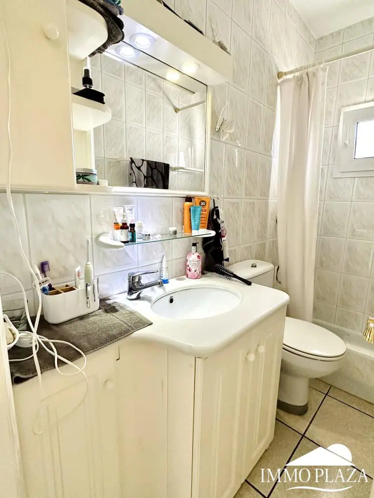 01022024102151_9947_IPV128 Magnífica villa al canal de 4 dormitorios, con gran piscina, garaje, parking privado y amarre de 15m – Empuriabrava