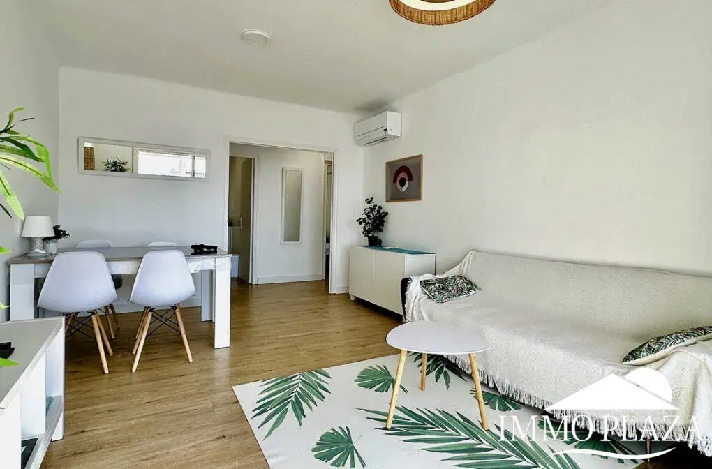 Pis modern amb vistes al mar i al port de Roses, 2 habitacions, gran terrassa, pàrquing, llicència turística!