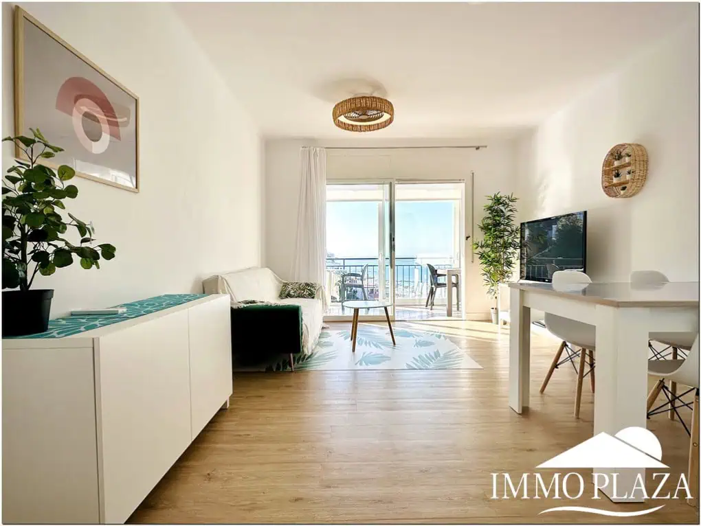 Pis modern amb vistes al mar i al port de Roses, 2 habitacions, gran terrassa, pàrquing, llicència turística!