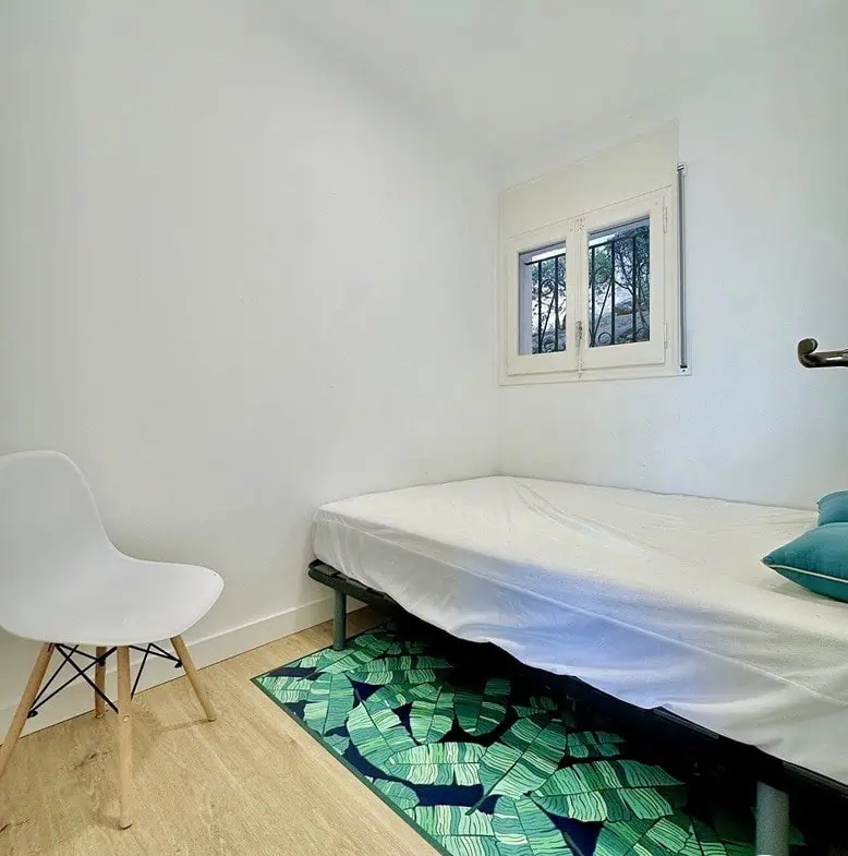 Pis modern amb vistes al mar i al port de Roses, 2 habitacions, gran terrassa, pàrquing, llicència turística!