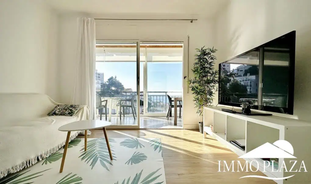 Pis modern amb vistes al mar i al port de Roses, 2 habitacions, gran terrassa, pàrquing, llicència turística!
