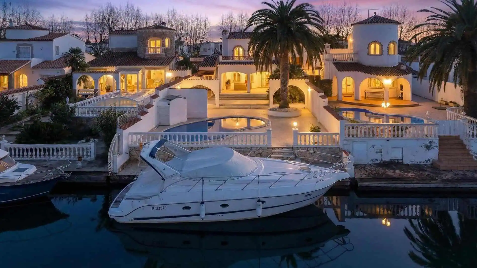 03042026115009_657 Villa with tower + apartment, wide canal; 4 beds, 3 baths, garage, pool + Tourist license!