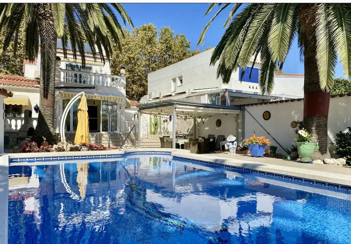 06022024154850_593 Magnifique villa au canal large avec amarre, piscine chauffée, garage et parking privé – Empuriabrava