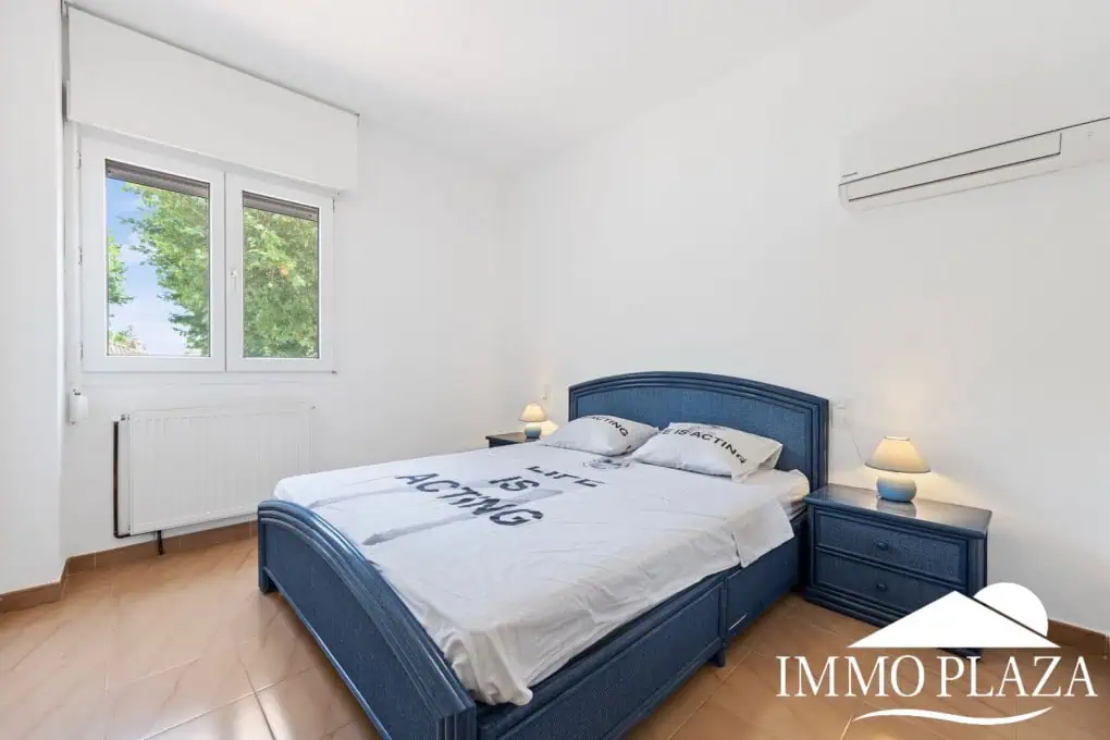 Villa with tower + apartment, wide canal; 4 beds, 3 baths, garage, pool + Tourist license!