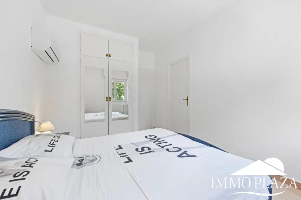 Villa with tower + apartment, wide canal; 4 beds, 3 baths, garage, pool + Tourist license!