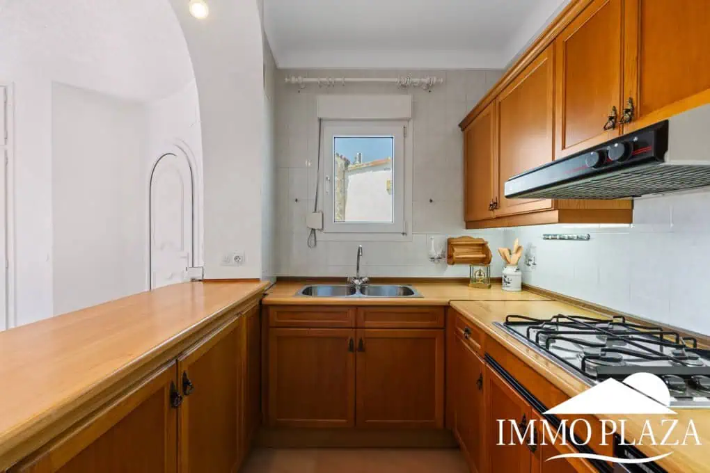 Villa with tower + apartment, wide canal; 4 beds, 3 baths, garage, pool + Tourist license!
