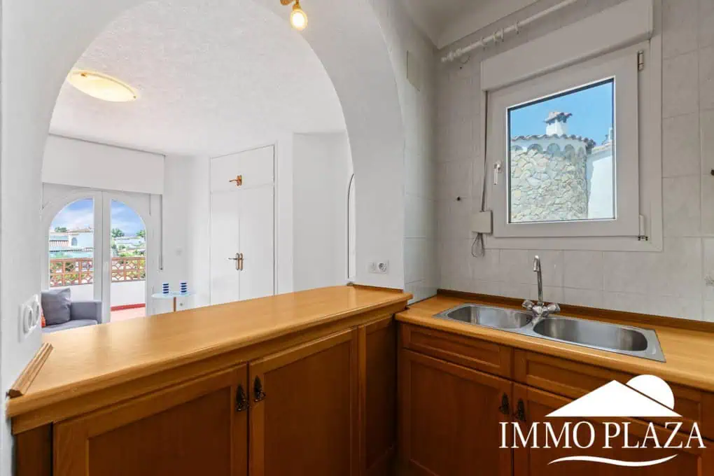 Villa with tower + apartment, wide canal; 4 beds, 3 baths, garage, pool + Tourist license!