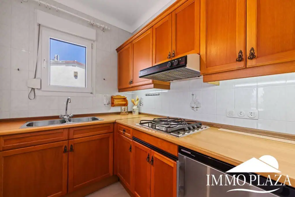 Villa with tower + apartment, wide canal; 4 beds, 3 baths, garage, pool + Tourist license!