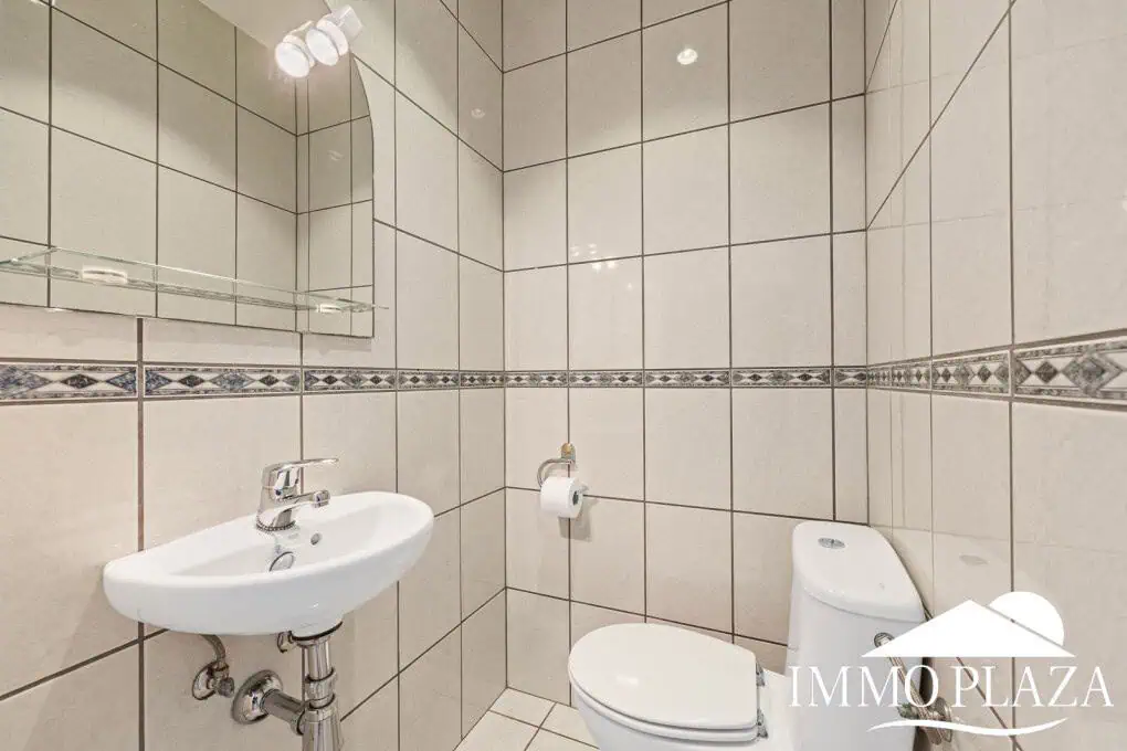 Villa with tower + apartment, wide canal; 4 beds, 3 baths, garage, pool + Tourist license!