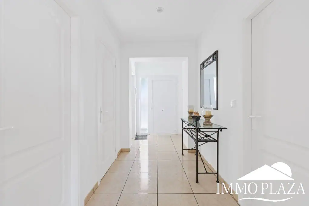 Villa with tower + apartment, wide canal; 4 beds, 3 baths, garage, pool + Tourist license!