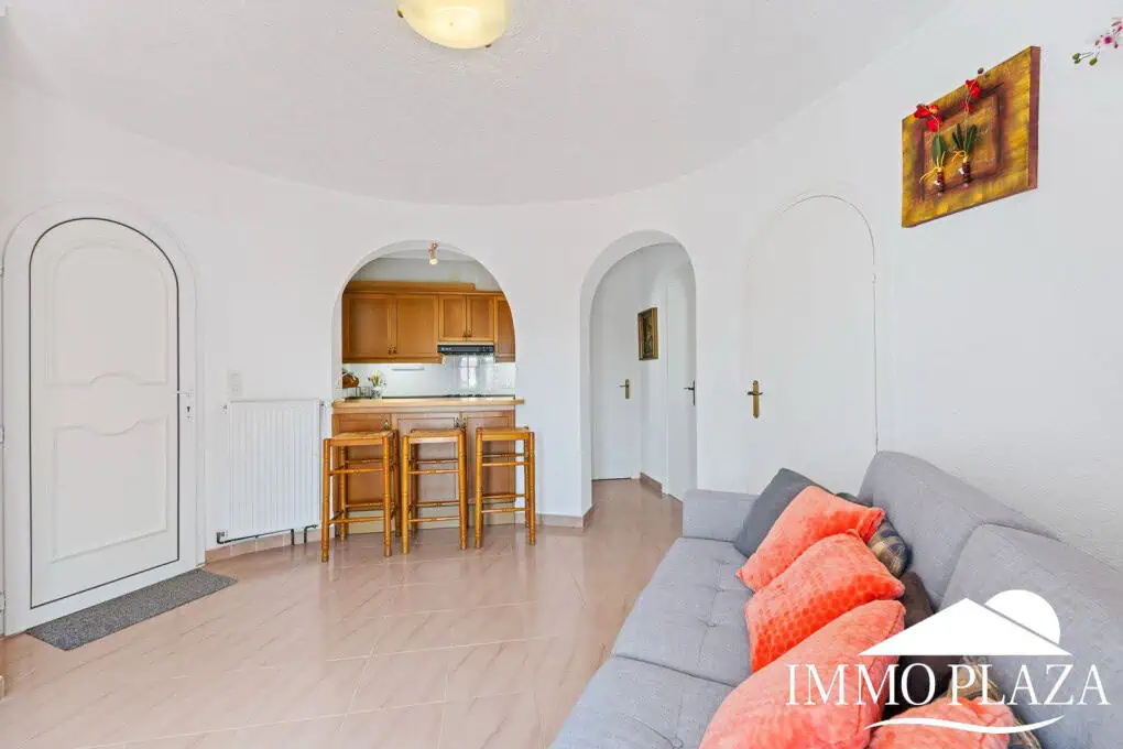 Villa with tower + apartment, wide canal; 4 beds, 3 baths, garage, pool + Tourist license!