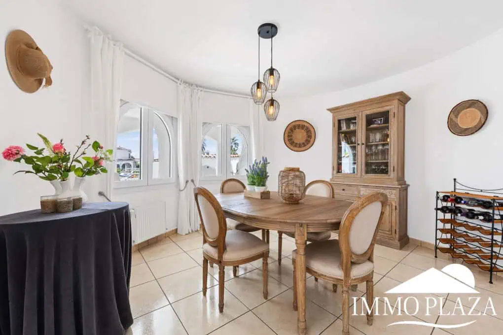 Villa with tower + apartment, wide canal; 4 beds, 3 baths, garage, pool + Tourist license!
