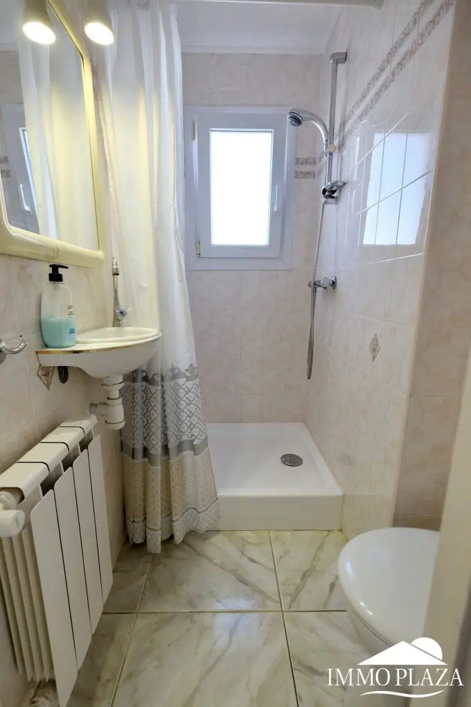 13032026170247_5589_IPH92 Three-sided house; 3 bedrooms, 2 bathrooms, garden with barbecue, parking, shops within walking distance!