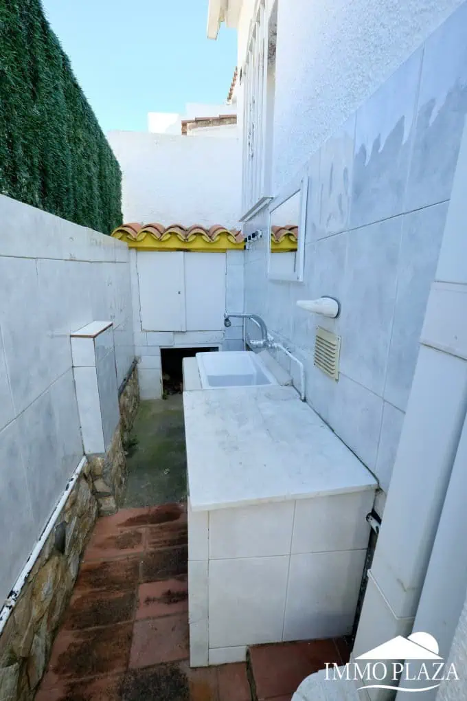 13032026170303_5776_IPH92 Three-sided house; 3 bedrooms, 2 bathrooms, garden with barbecue, parking, shops within walking distance!