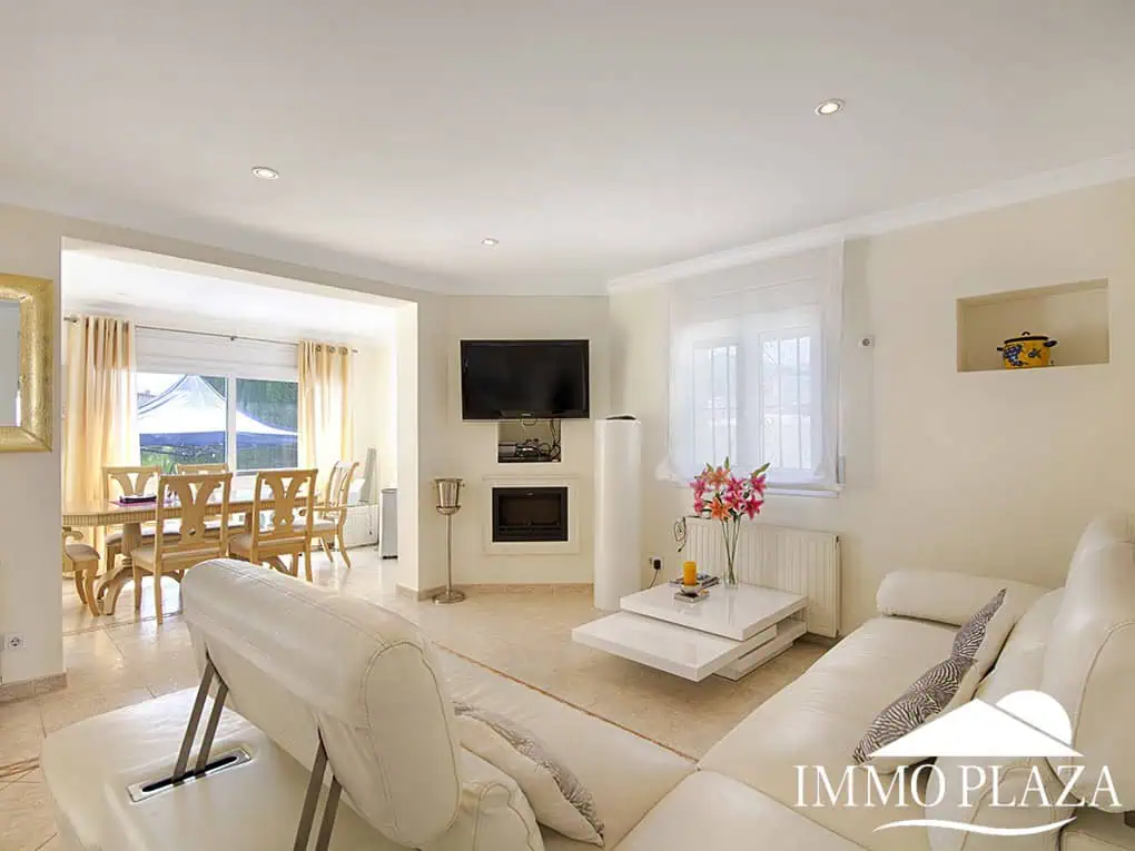 Magnífica villa en el gran canal, amarre de 12 m, orientación sur; 3 dormitorios, 2 baños, gran piscina, jardín, garaje