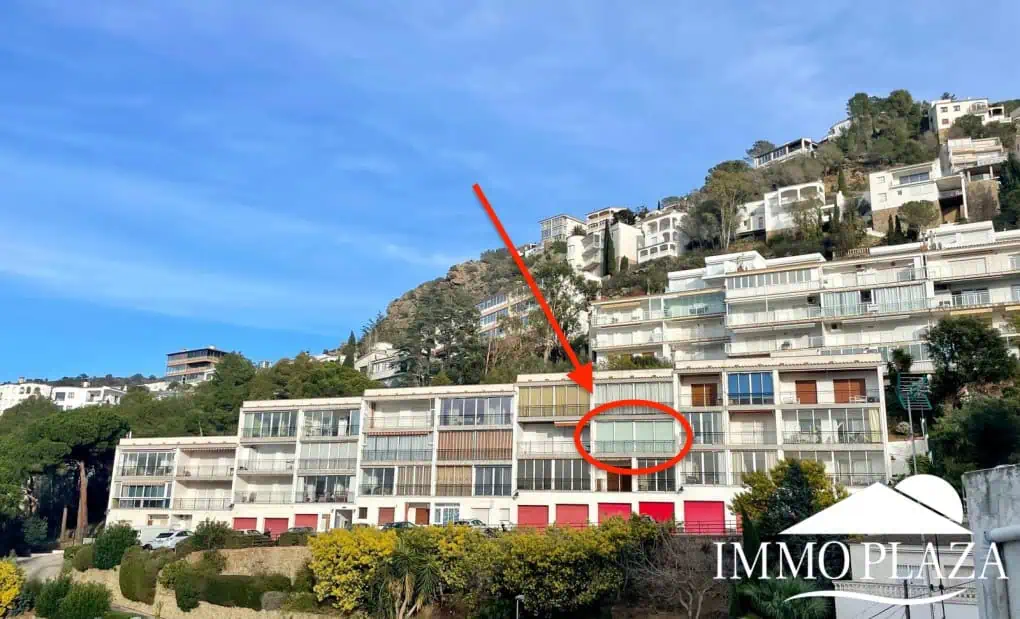 Pis modern amb vistes al mar i al port de Roses, 2 habitacions, gran terrassa, pàrquing, llicència turística!