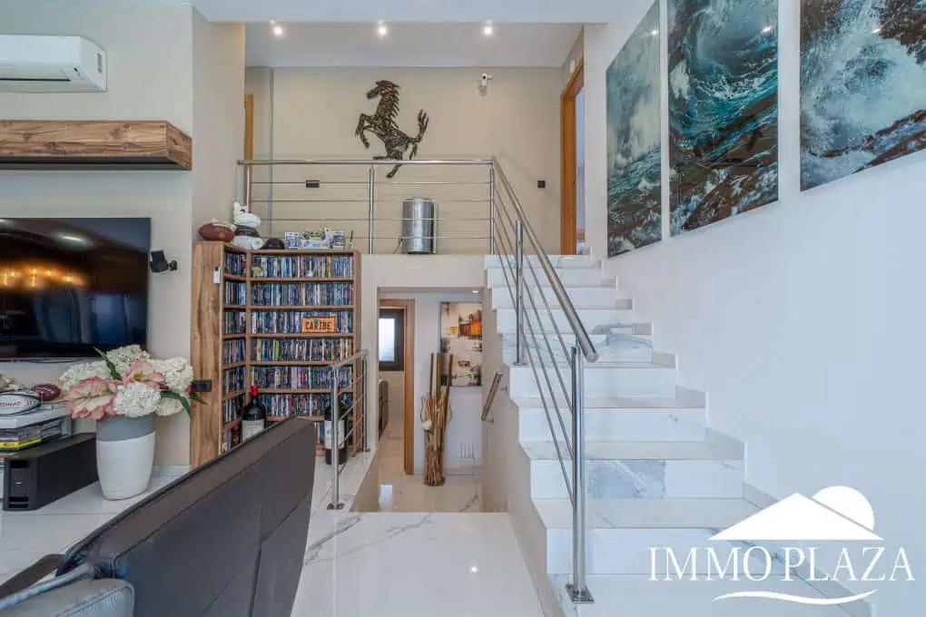 Large modern luxury villa; plot 840m2, 4 ensuite bedrooms, pool, garage, jacuzzi, summer kitchen and bar…..