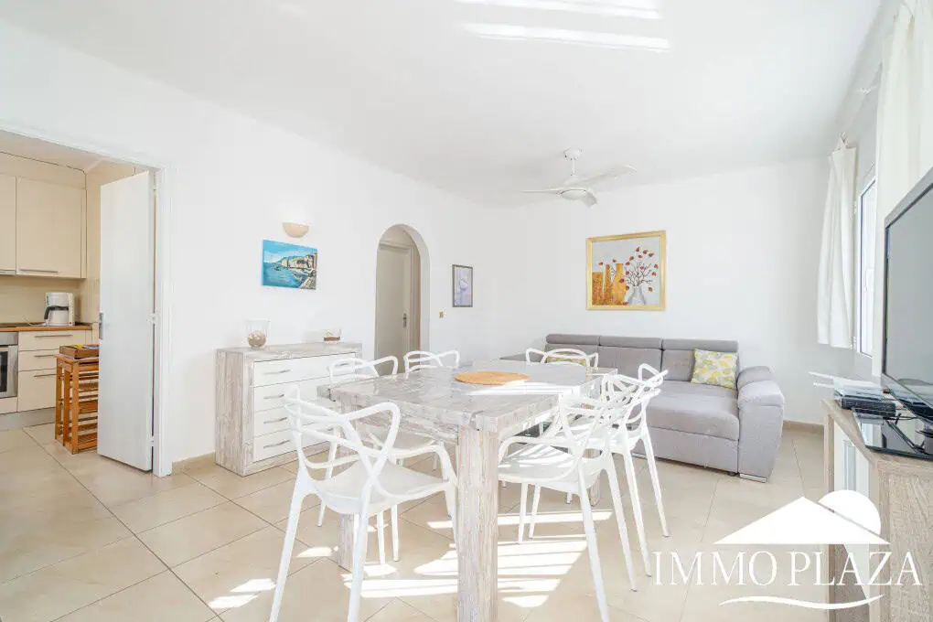 Prachtige gelijkvloerse villa, 3 slaapkamers, 2 badkamers, zwembad, grote garage, dichtbij zee!