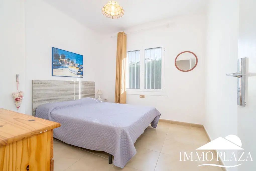 Prachtige gelijkvloerse villa, 3 slaapkamers, 2 badkamers, zwembad, grote garage, dichtbij zee!