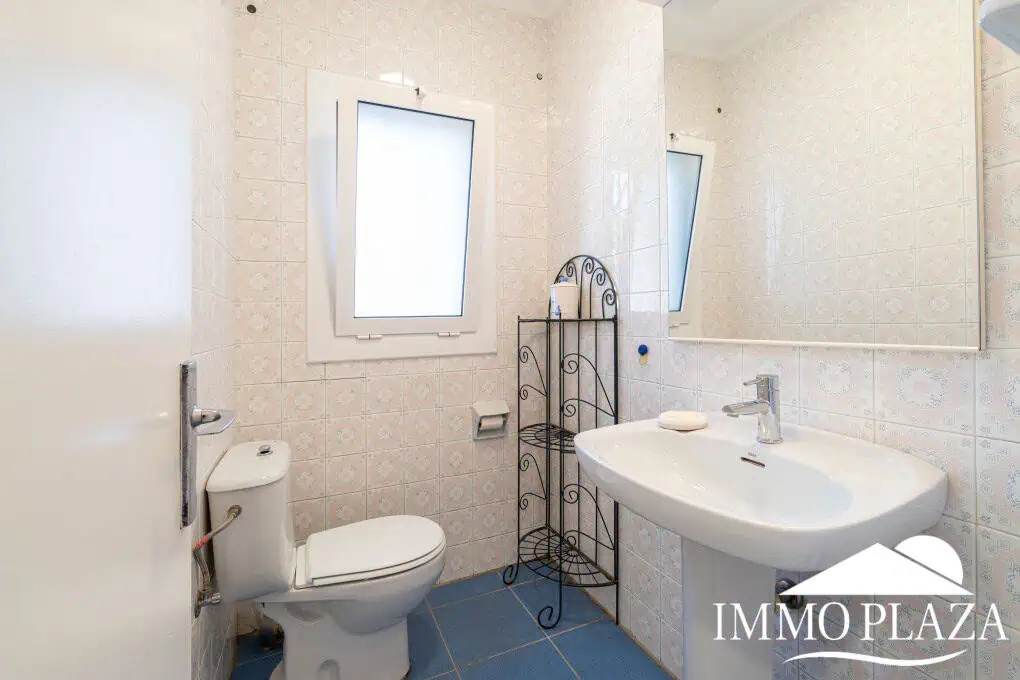 Prachtige gelijkvloerse villa, 3 slaapkamers, 2 badkamers, zwembad, grote garage, dichtbij zee!