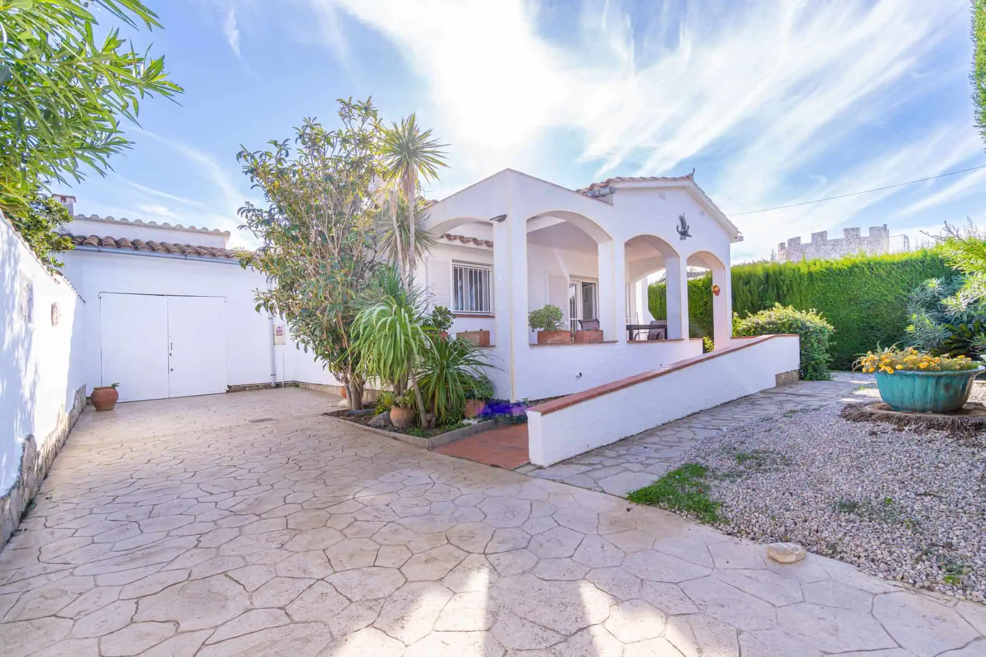 16102025165916_656 Schöne einstöckige Villa, 3 Schlafzimmer, 2 Badezimmer, Swimmingpool, große Garage, nahe am Meer!
