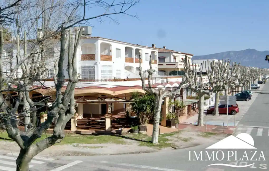 Vue mer et riviere appartement de 60m2 avec une belle terrasse, exposé sud ! Débaras inclus.