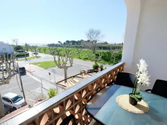 Sea and river view, 60m² apartment with a lovely south-facing terrace! Storage included