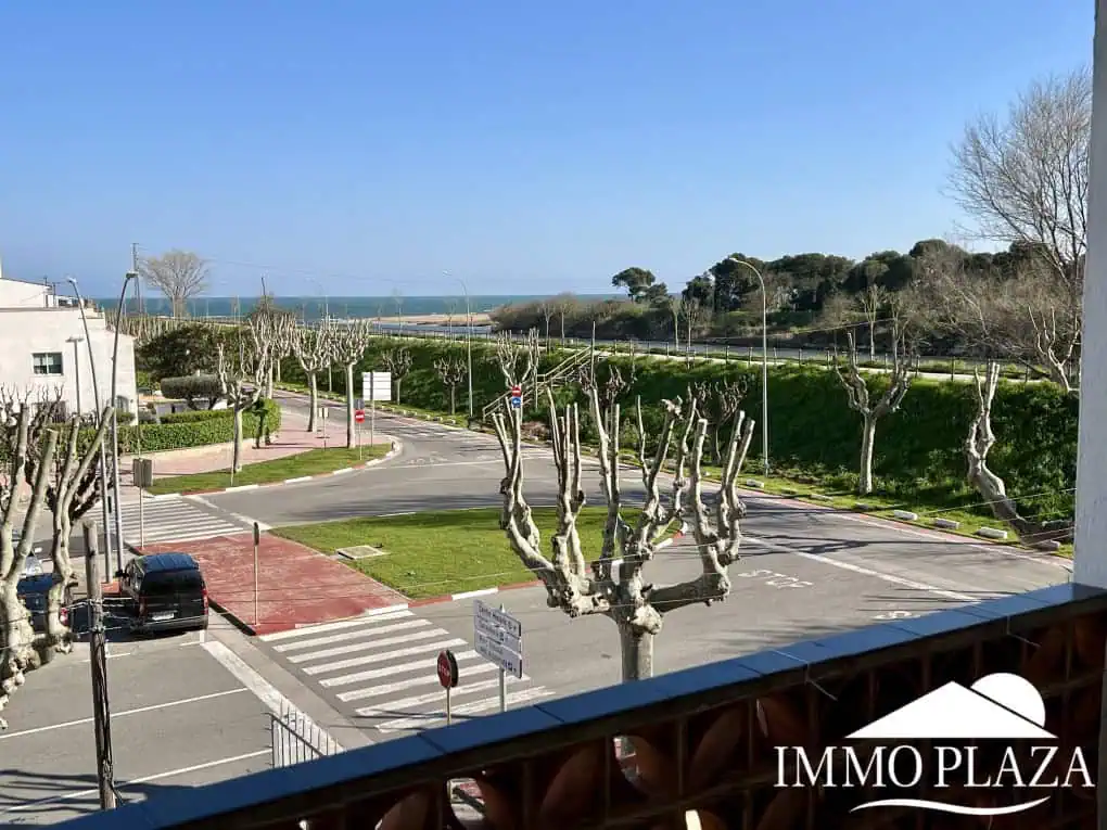 Vue mer et riviere appartement de 60m2 avec une belle terrasse, exposé sud ! Débaras inclus.