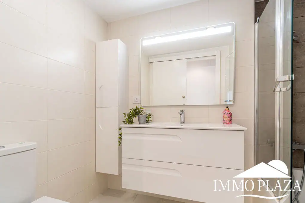 Pis modern i ampli, totalment reformat, a prop de comerços, 2 habitacions – Empuriabrava