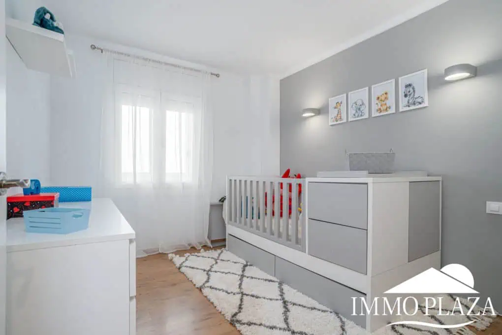 Pis modern i ampli, totalment reformat, a prop de comerços, 2 habitacions – Empuriabrava