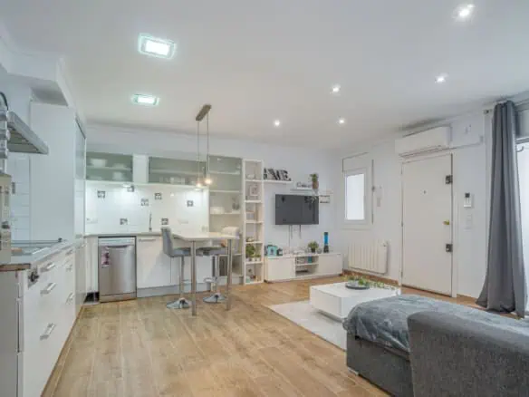 Modern 2 bedroom apartment, completely renovated – Empuriabrava “Alberes commercial”