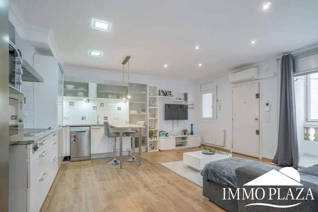 Pis modern i ampli, totalment reformat, a prop de comerços, 2 habitacions – Empuriabrava