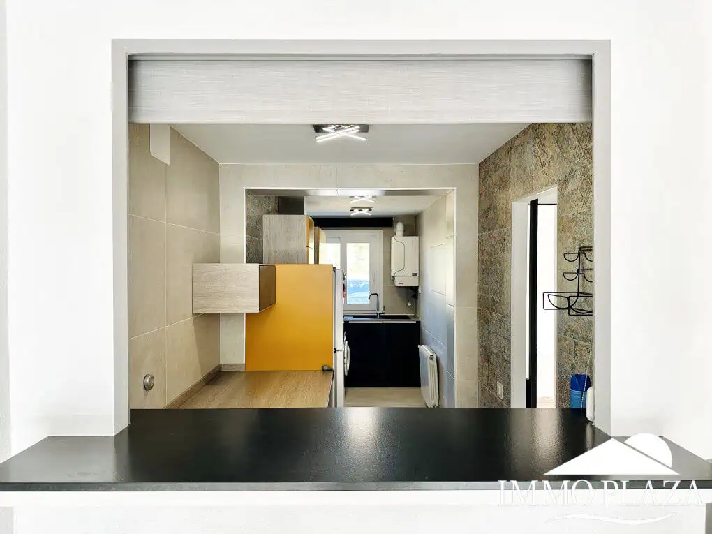 Wunderschön renoviertes Haus mit 3 Schlafzimmern, 1 Garage und 1 Privatparkplatz, Gemeinschaftspool – Empuriabrava