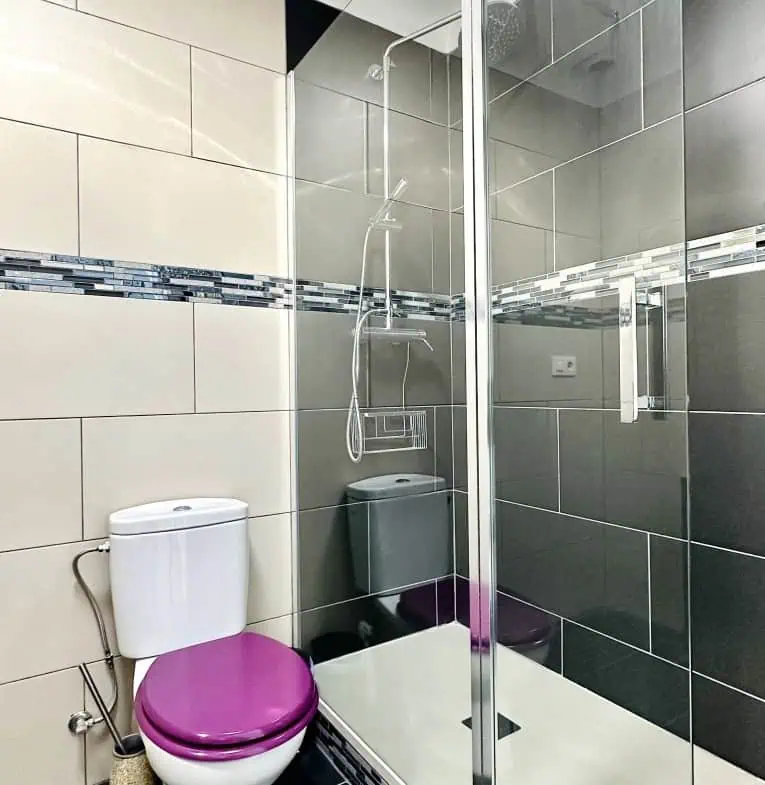 Wunderschön renoviertes Haus mit 3 Schlafzimmern, 1 Garage und 1 Privatparkplatz, Gemeinschaftspool – Empuriabrava
