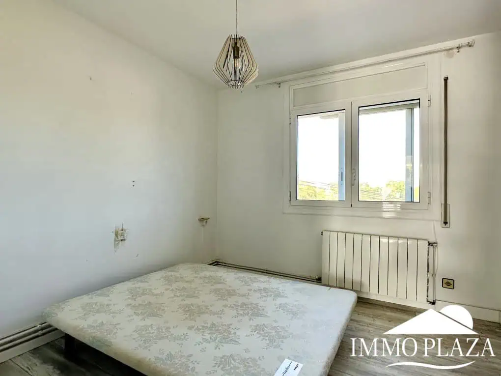 Wunderschön renoviertes Haus mit 3 Schlafzimmern, 1 Garage und 1 Privatparkplatz, Gemeinschaftspool – Empuriabrava