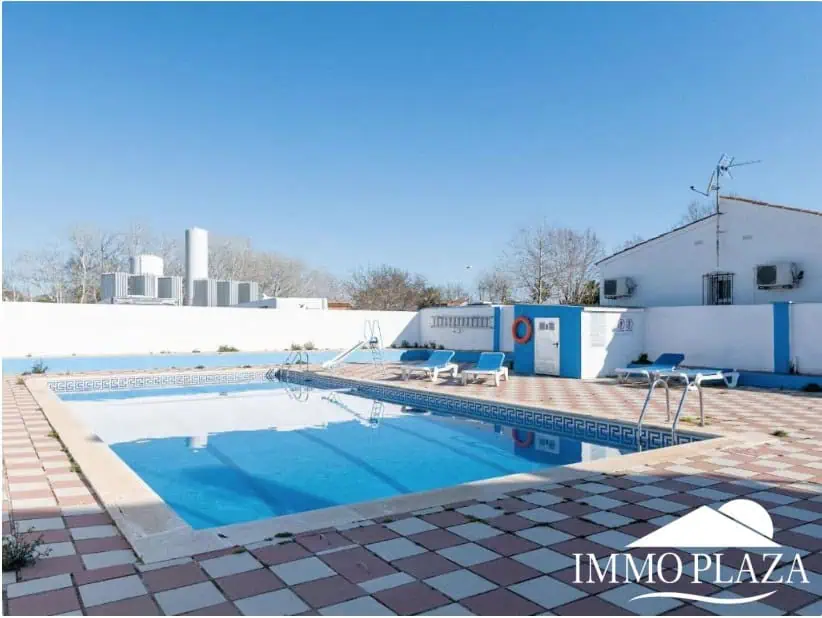 Wunderschön renoviertes Haus mit 3 Schlafzimmern, 1 Garage und 1 Privatparkplatz, Gemeinschaftspool – Empuriabrava