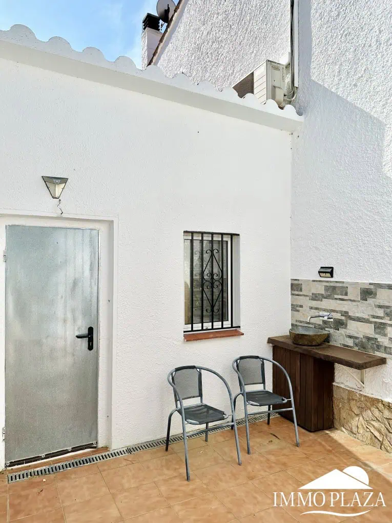 31012024111025_3168_IPH79 Wunderschön renoviertes Haus mit 3 Schlafzimmern, 1 Garage und 1 Privatparkplatz, Gemeinschaftspool – Empuriabrava