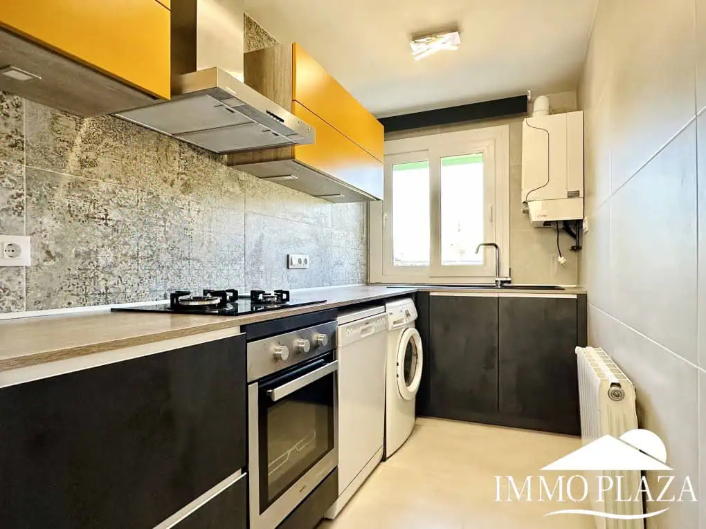 Wunderschön renoviertes Haus mit 3 Schlafzimmern, 1 Garage und 1 Privatparkplatz, Gemeinschaftspool – Empuriabrava