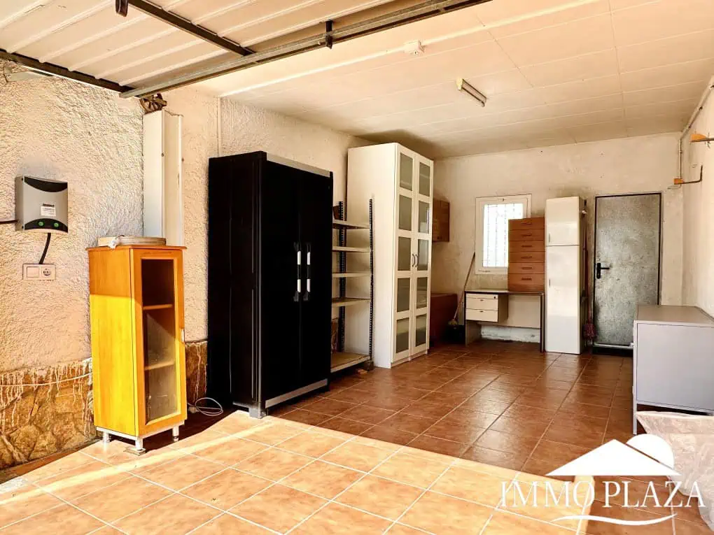 Wunderschön renoviertes Haus mit 3 Schlafzimmern, 1 Garage und 1 Privatparkplatz, Gemeinschaftspool – Empuriabrava