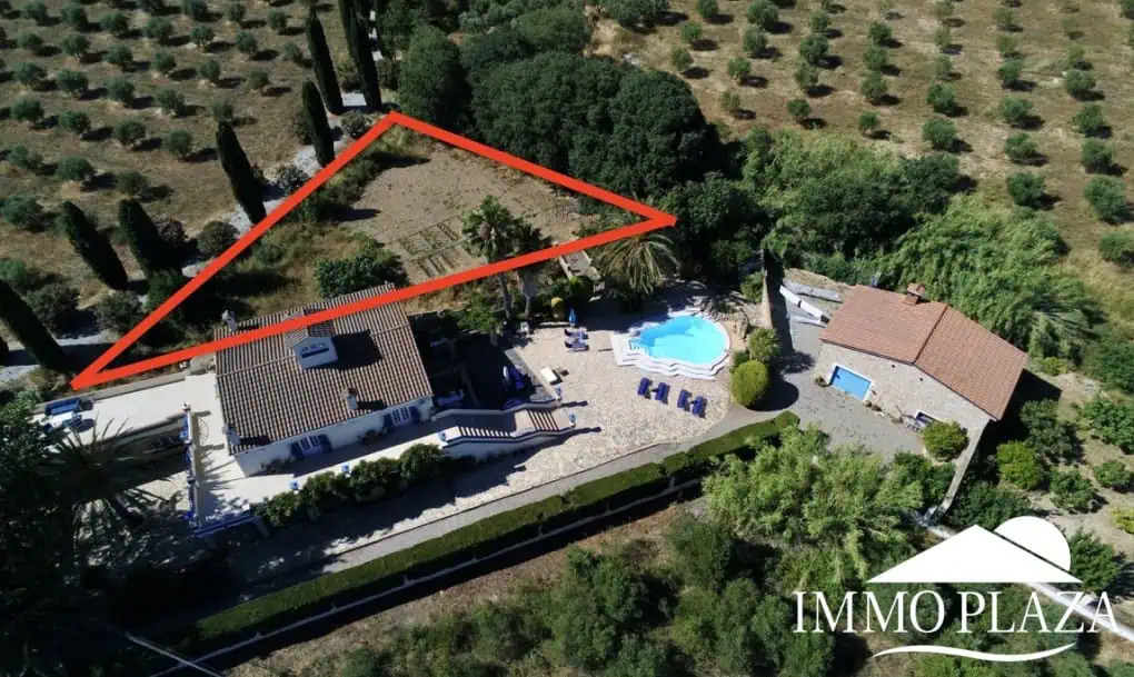 Large family villa on a plot of 3800m2, 7 bedrooms, 5 bathrooms, + outbuilding of 70m2, swimming pool. Costa Brava – Rosas