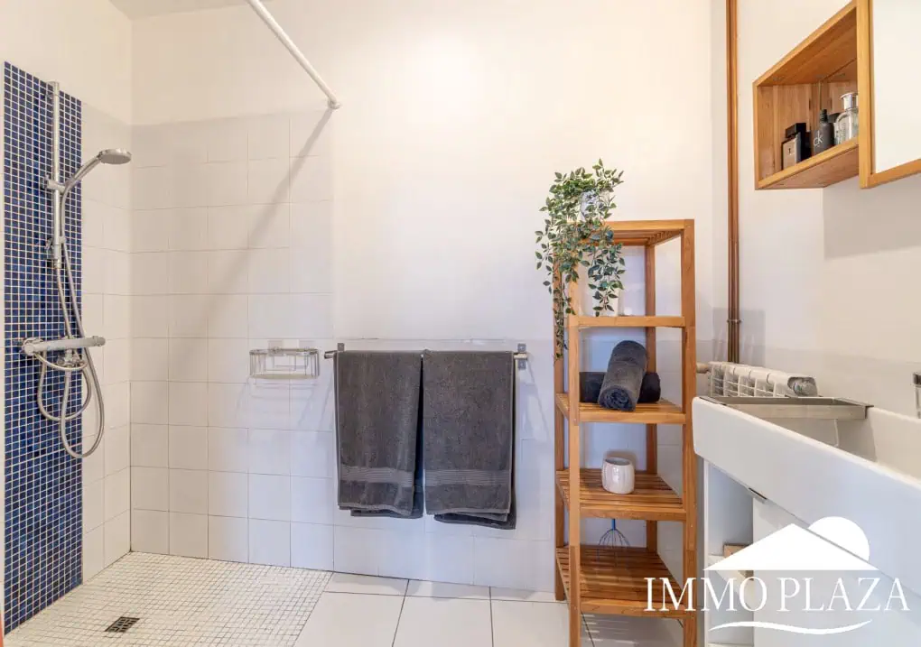 Large family villa on a plot of 3800m2, 7 bedrooms, 5 bathrooms, + outbuilding of 70m2, swimming pool. Costa Brava – Rosas