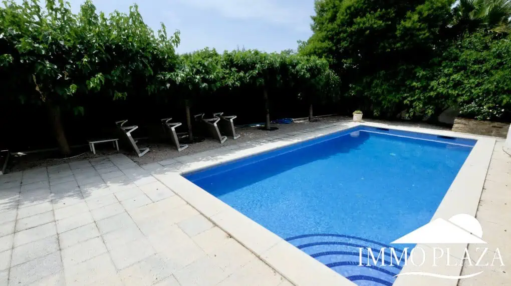 Beautiful villa with fantastic sea views, 4 bedrooms, 3 bathrooms, swimming pool, sauna and a spacious garage – Roses