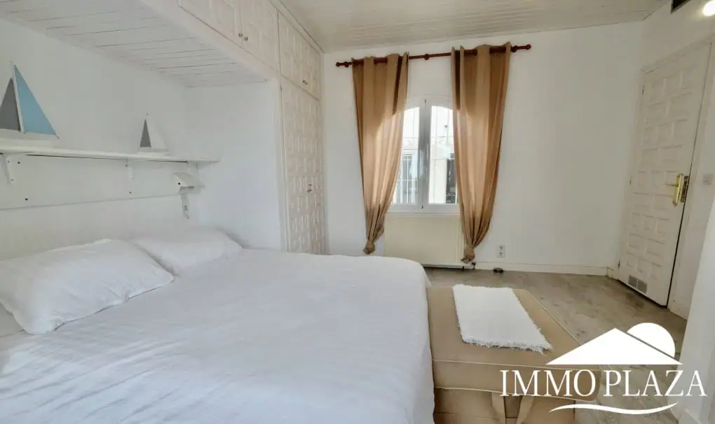 Beautiful villa with fantastic sea views, 4 bedrooms, 3 bathrooms, swimming pool, sauna and a spacious garage – Roses