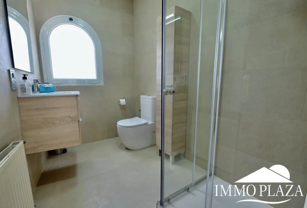 Beautiful villa with fantastic sea views, 4 bedrooms, 3 bathrooms, swimming pool, sauna and a spacious garage – Roses