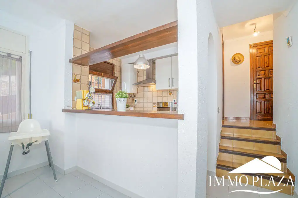 Spacious and bright corner apartment, view of Rosas beach, 2 bedrooms, 2 bathrooms, private parking, storage, large terrace!