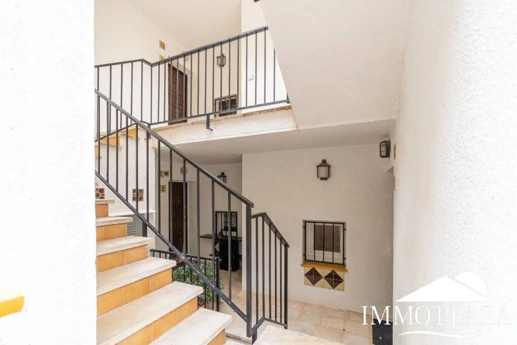 Spacious and bright corner apartment, view of Rosas beach, 2 bedrooms, 2 bathrooms, private parking, storage, large terrace!