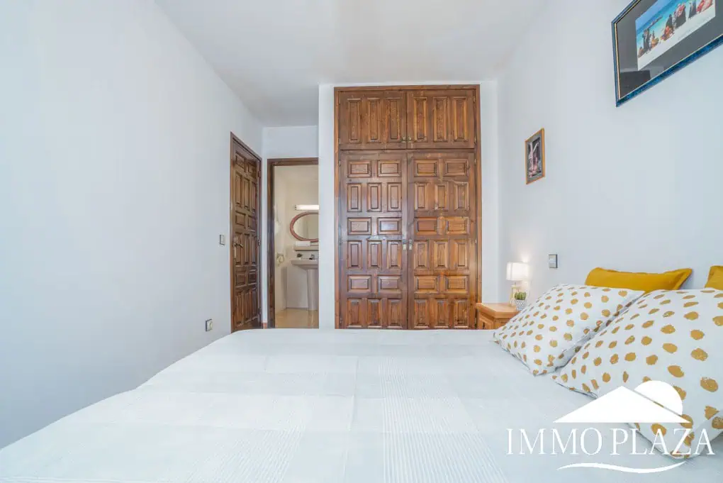 Spacious and bright corner apartment, view of Rosas beach, 2 bedrooms, 2 bathrooms, private parking, storage, large terrace!