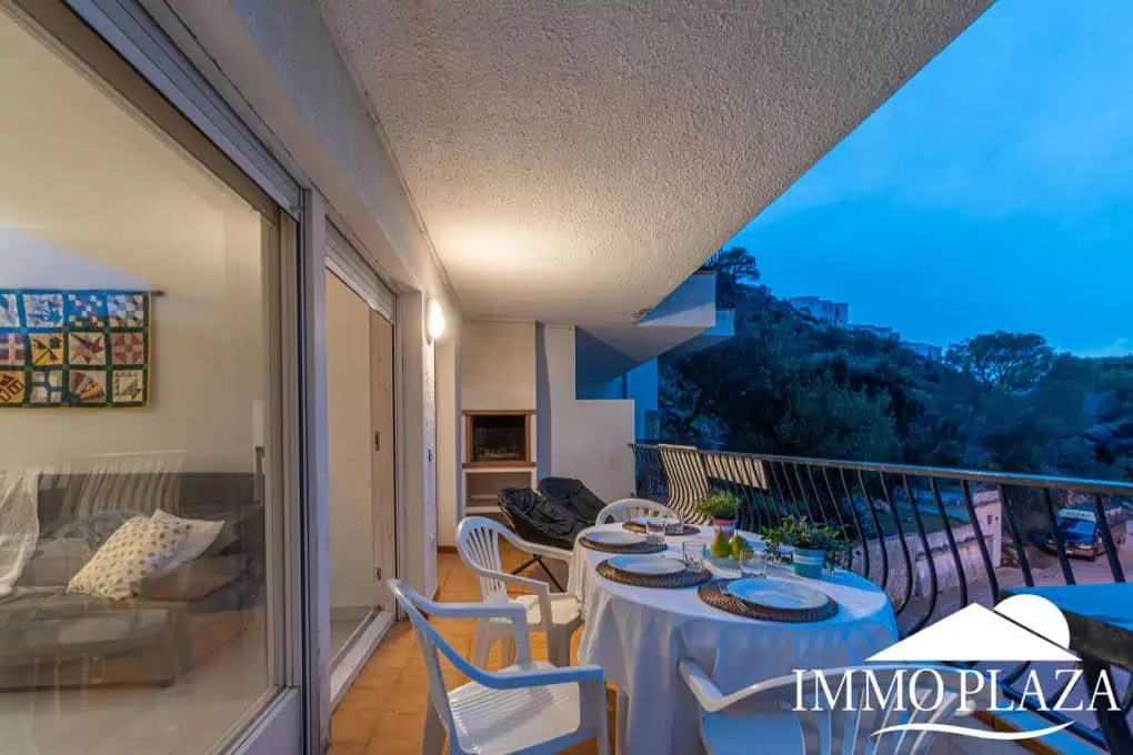 Spacious and bright corner apartment, view of Rosas beach, 2 bedrooms, 2 bathrooms, private parking, storage, large terrace!