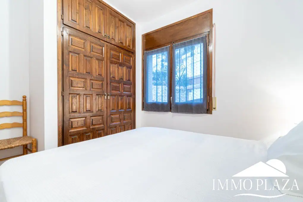 Spacious and bright corner apartment, view of Rosas beach, 2 bedrooms, 2 bathrooms, private parking, storage, large terrace!